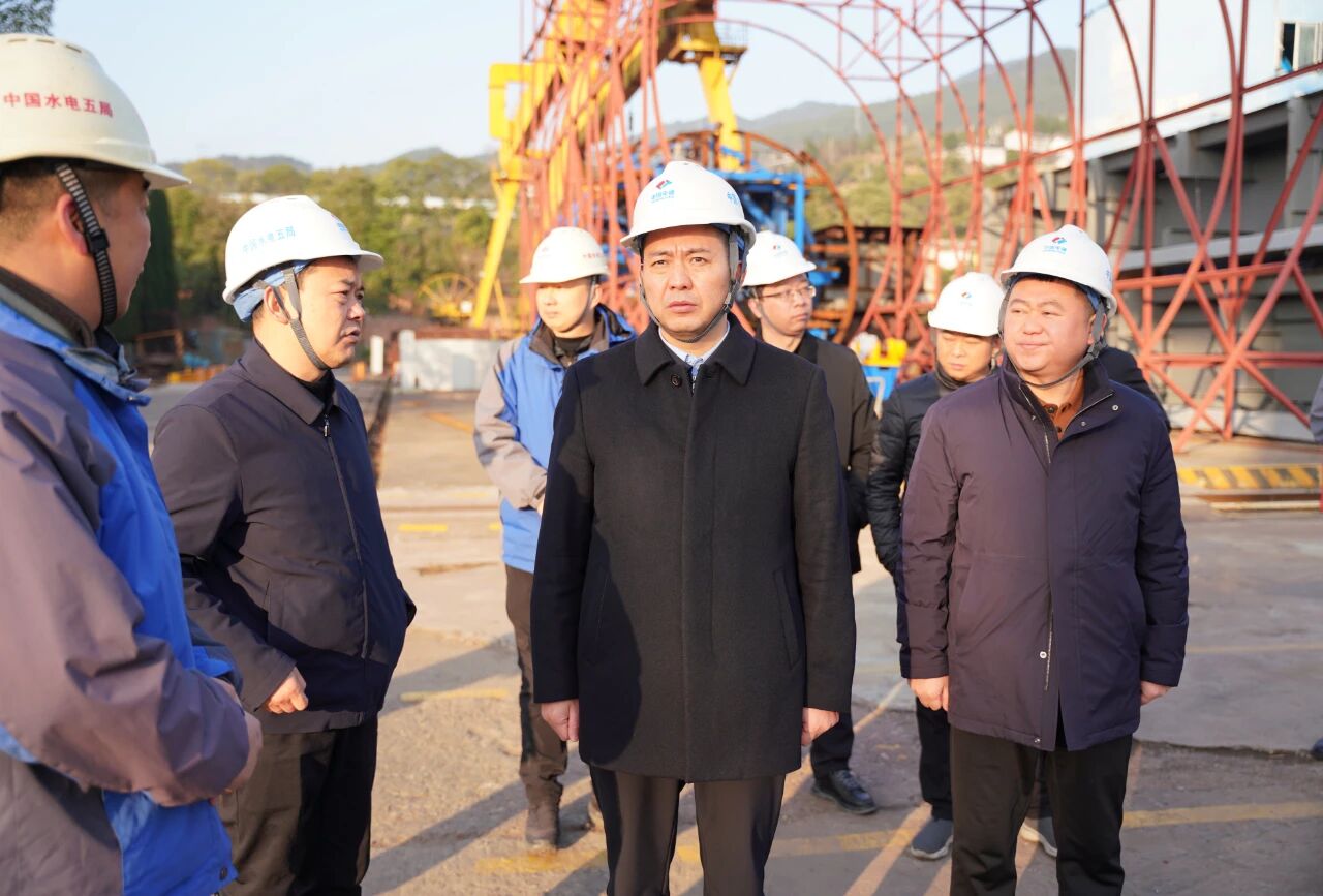 罗凌云赴基层宣讲区委九届十一次全会精神并调研工业经...